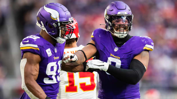 Danielle Hunter, Marcus Davenport